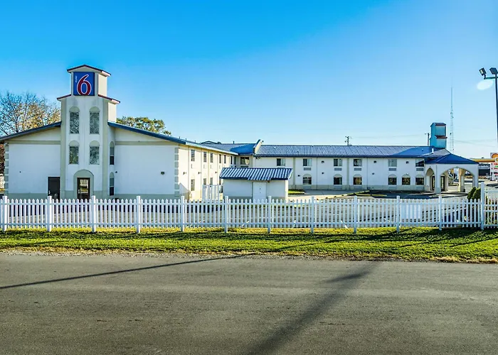 6-urbana, Il Hotel