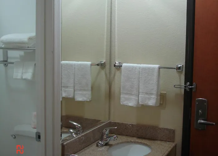 Hotel 6-urbana, Il