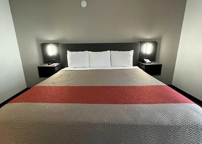 Hotel 6-urbana, Il 4*