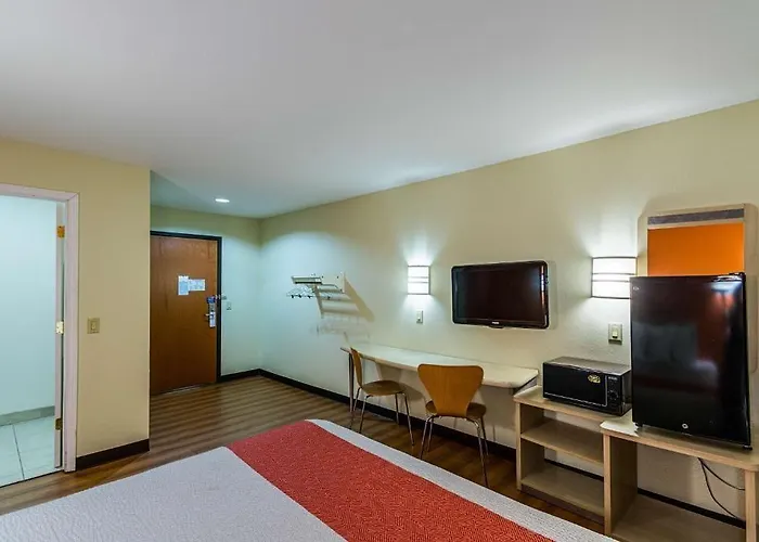 6-urbana, Il Hotel Champaign
