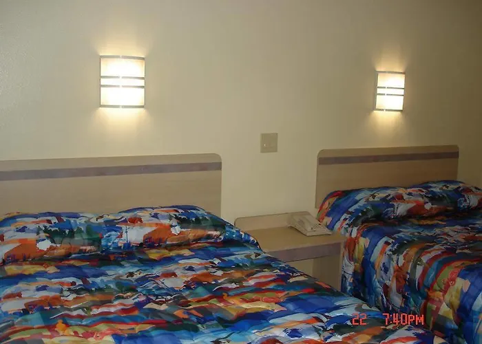 Hotel 6-urbana, Il